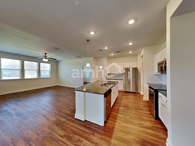 Building Photo - 3278 Roundabout Dr