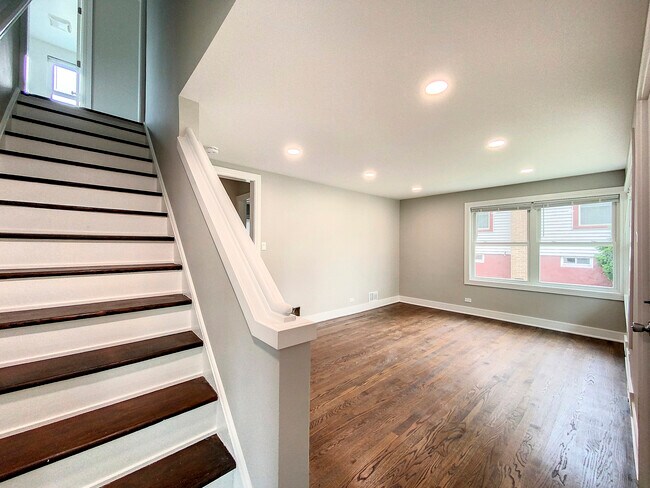 Building Photo - 112 2nd St