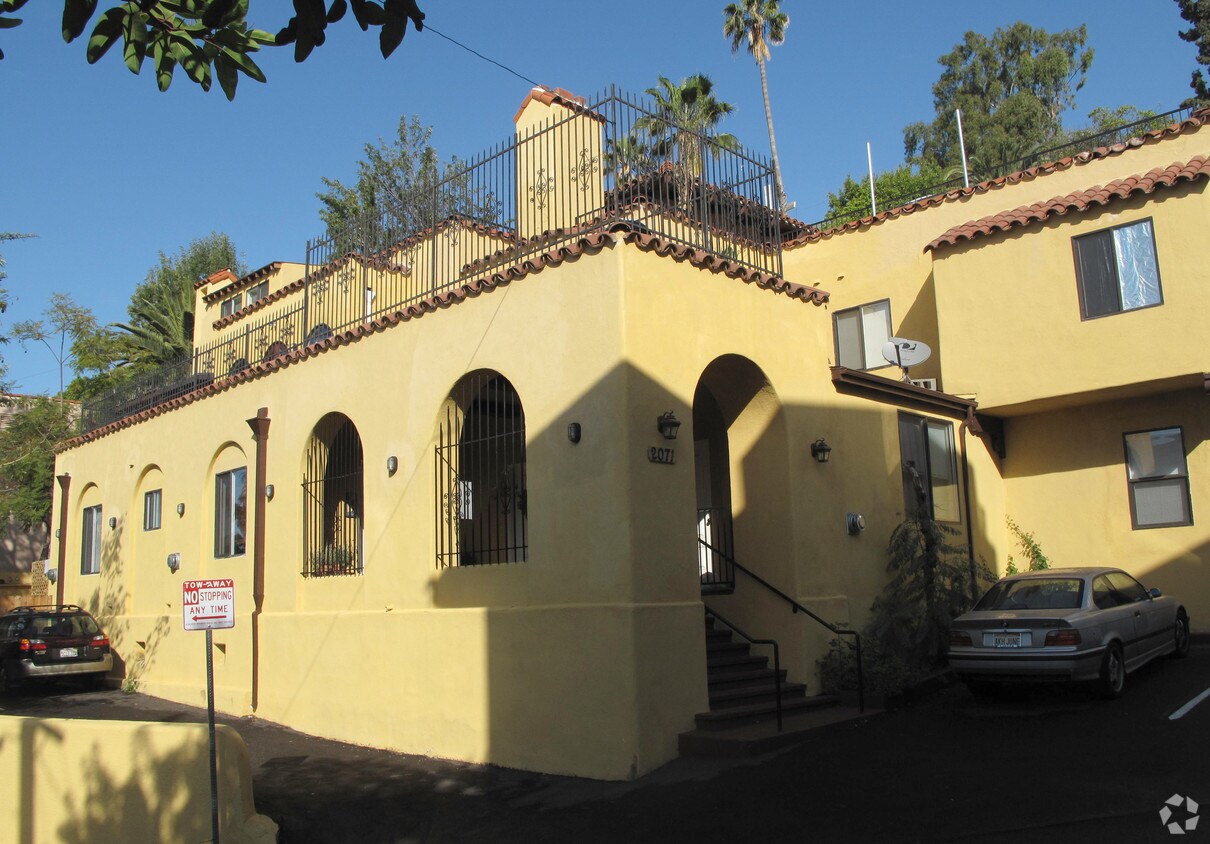 2071 Vista Del Mar, Los Angeles, CA 90068 Apartments in Los Angeles