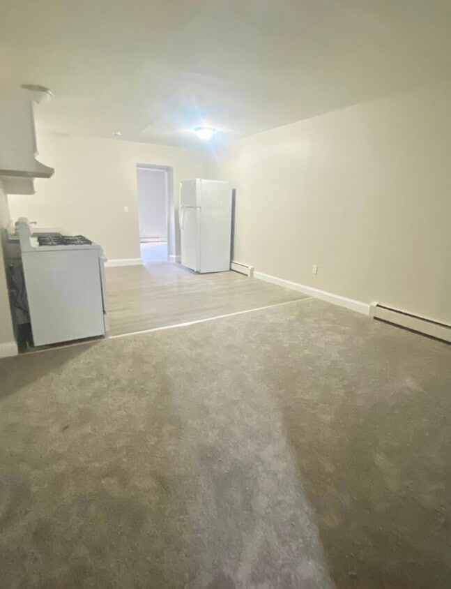 Photo - 677 Middle St (Fall River, MA)