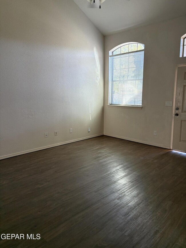 Building Photo - 5017 Lone Cactus Ct