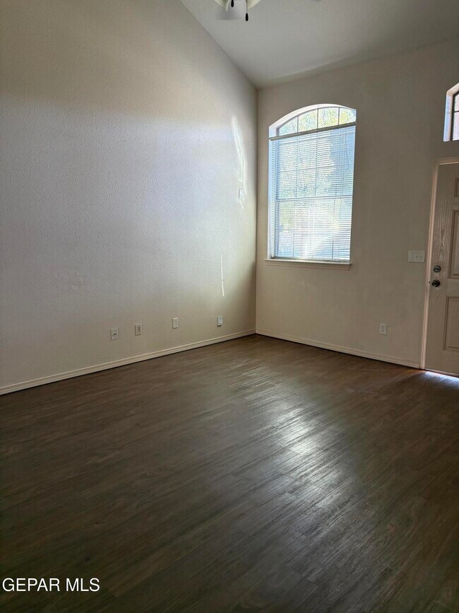 Foto del edificio - 5017 Lone Cactus Ct