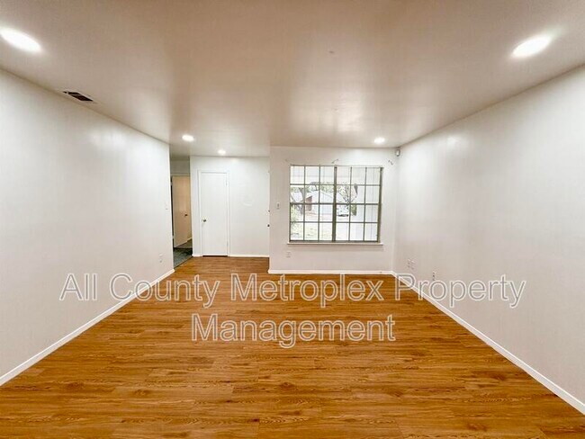Foto del edificio - 2301 Normandy Dr