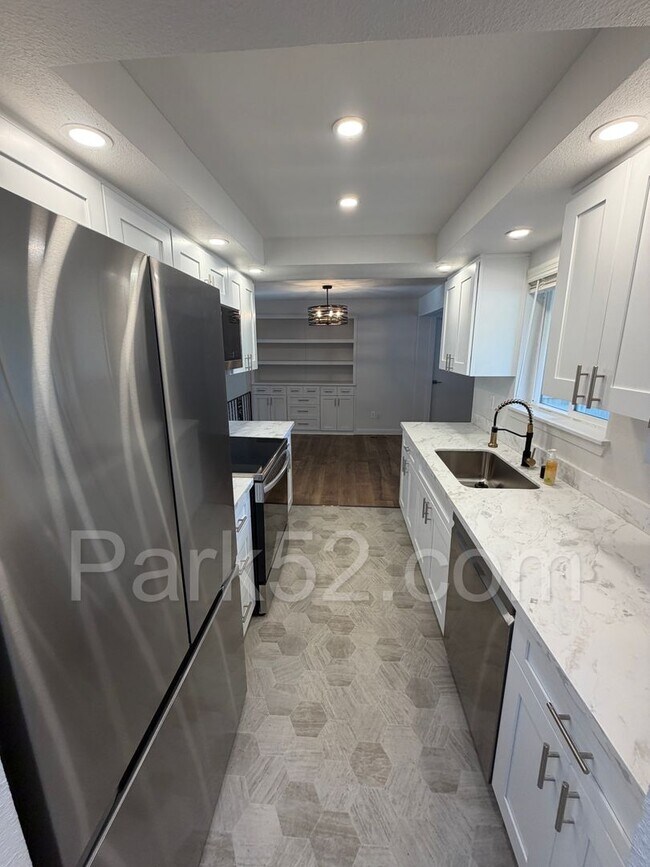 Foto del edificio - Newly Remodeled 3 Bedroom Duplex