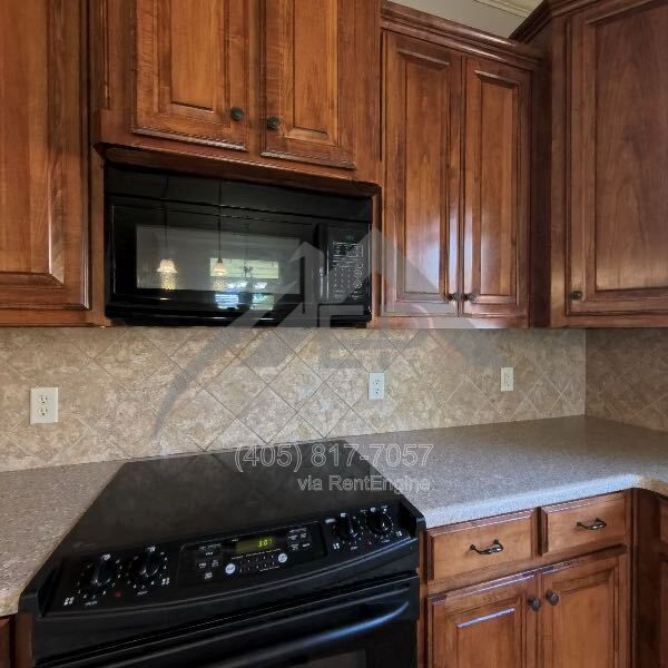 Foto del edificio - 3216 Songwood Dr