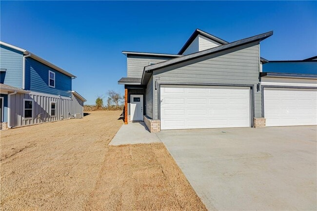 Building Photo - 1408 SW Casuarina Dr