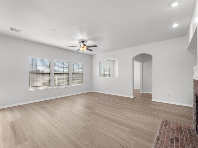 Building Photo - 16331 Autumn Leigh Dr