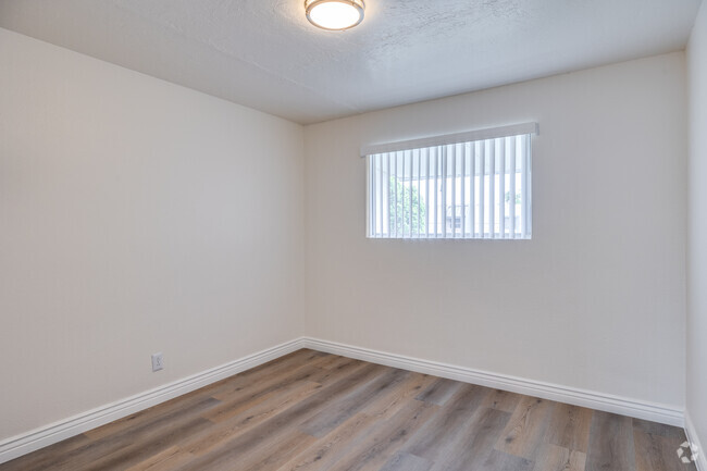 2HAB, 1BA - 800 ft² - The Beverly V Apartments