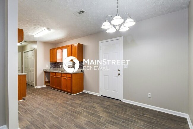 Building Photo - 3 Bedroom Pet-Friendly Home in Riverdale, ...