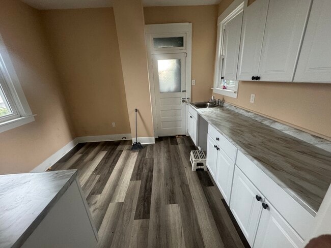Building Photo - 1415 Dormont Ave