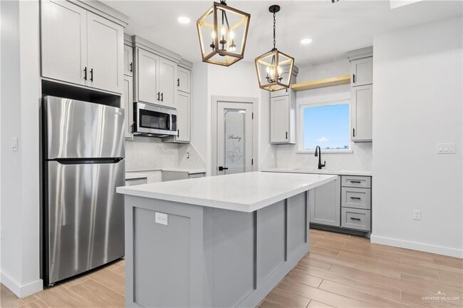 Building Photo - 17 Calle Moreno