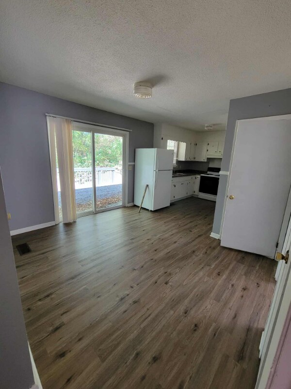 Building Photo - 213 Hilltop Dr