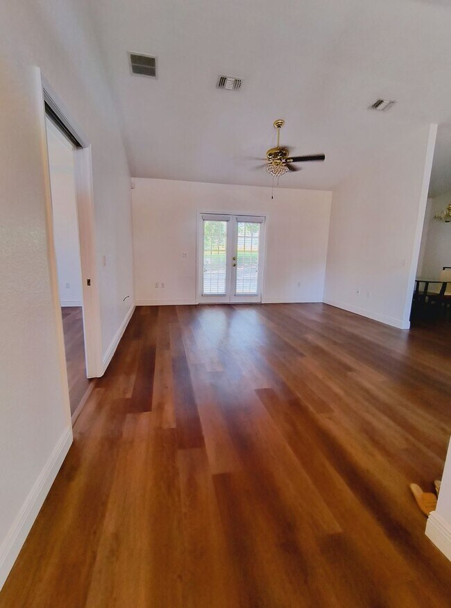 Foto del edificio - Beautiful 3 Bedroom 2 Bathroom Bungalow in...