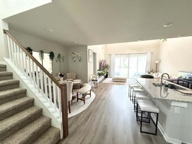 Building Photo - 2024 Wilsons Warbler Dr