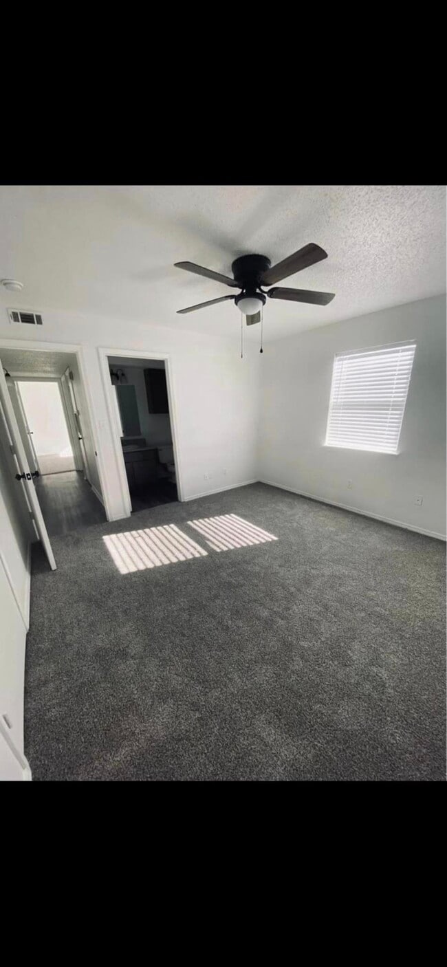 Building Photo - Glen Oaks Apartments