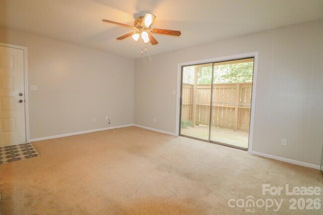Foto del edificio - 1645 Cedarview Ct