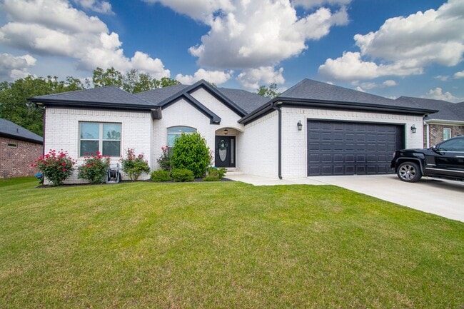 Building Photo - Fabulous Homes in Miller's Glenn