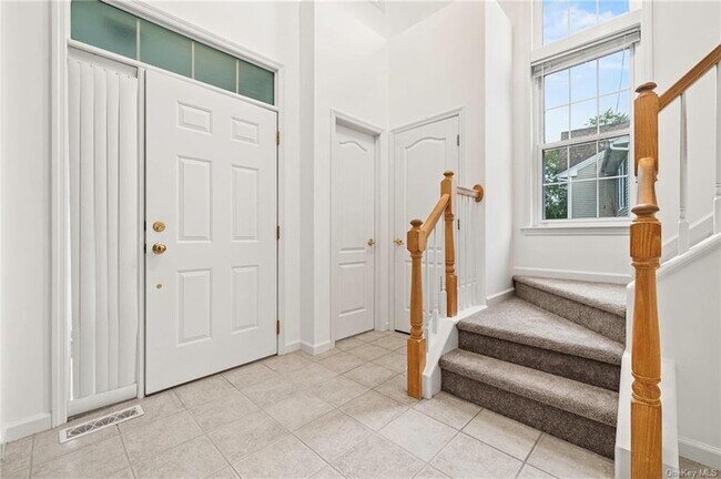 Building Photo - 45 High Point Cir