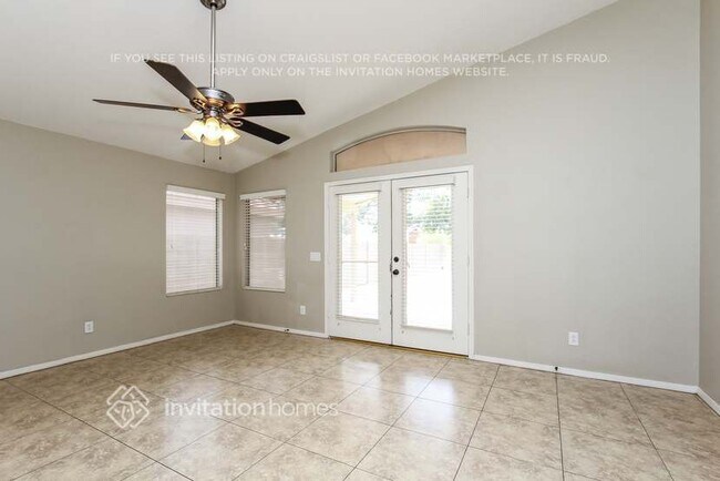 Foto del edificio - 14761 W Lucas Ln