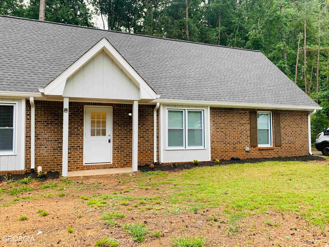 Primary Photo - 9240 Colony Dr NW