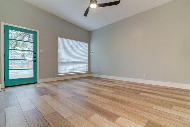Building Photo - 4707 Menchaca Rd