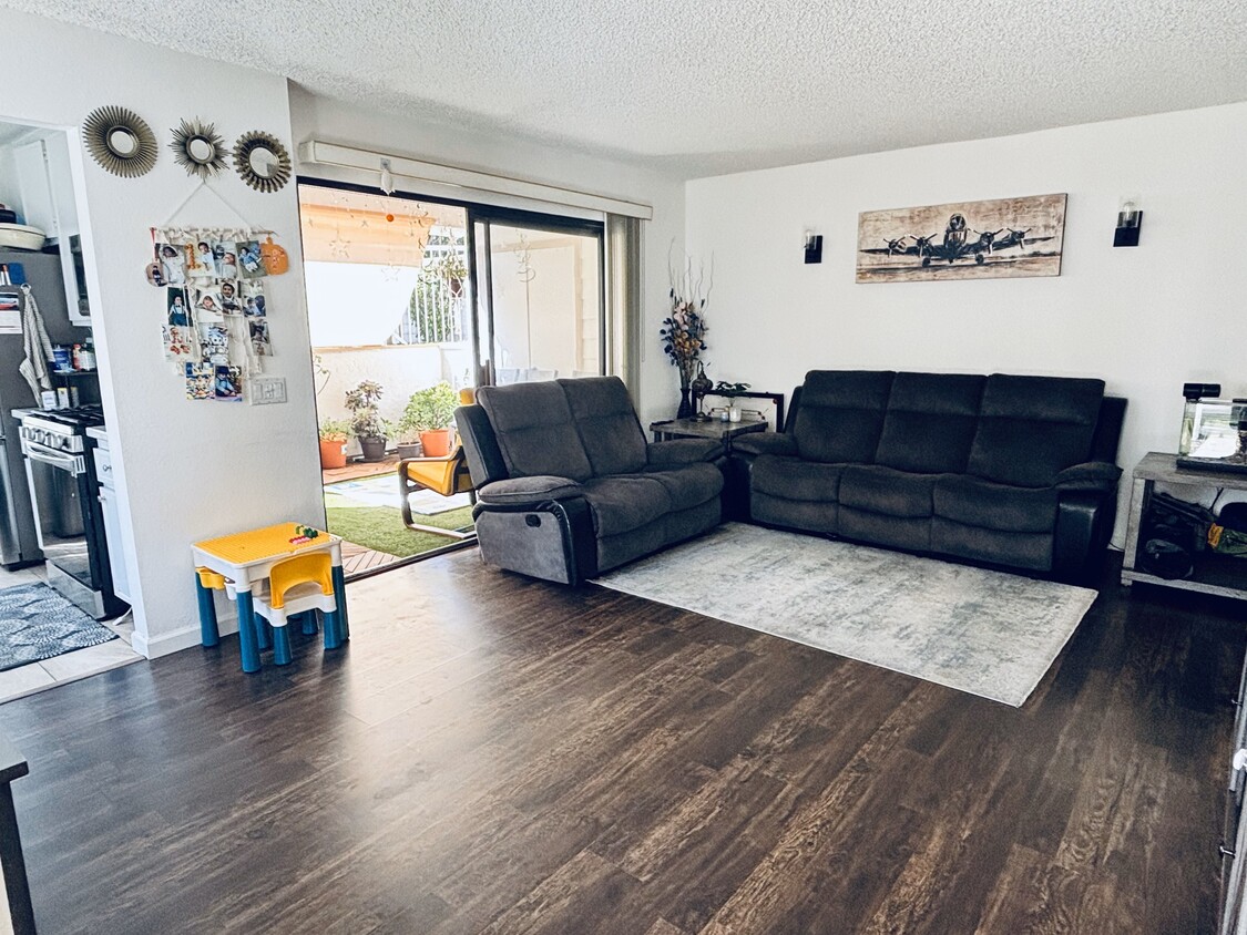 Living Room - 8525 Summerdale Rd