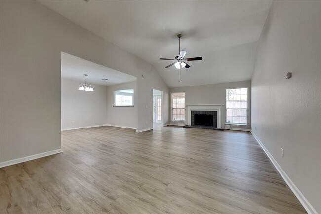 Foto del edificio - 4010 Spring Meadow Dr