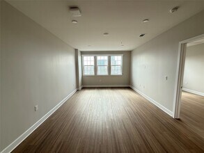 Building Photo - 716 Waugh Dr