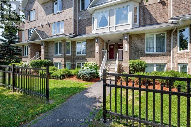 Building Photo - 250 Cresthaven Dr