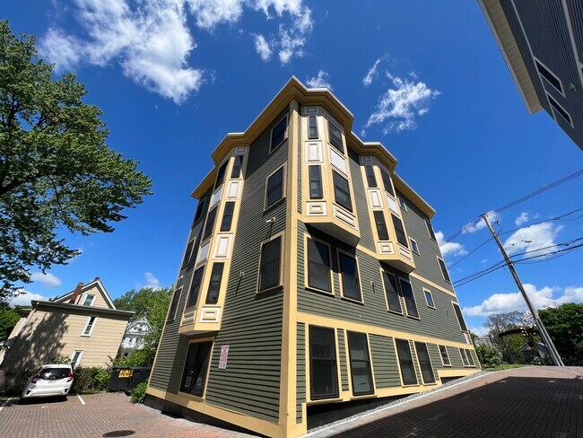 Building Photo - 116-118 Holland St