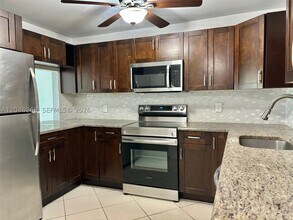 Building Photo - 9411 Evergreen Pl