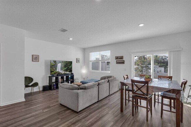 Foto del edificio - 6359 Kay Morgan Ln