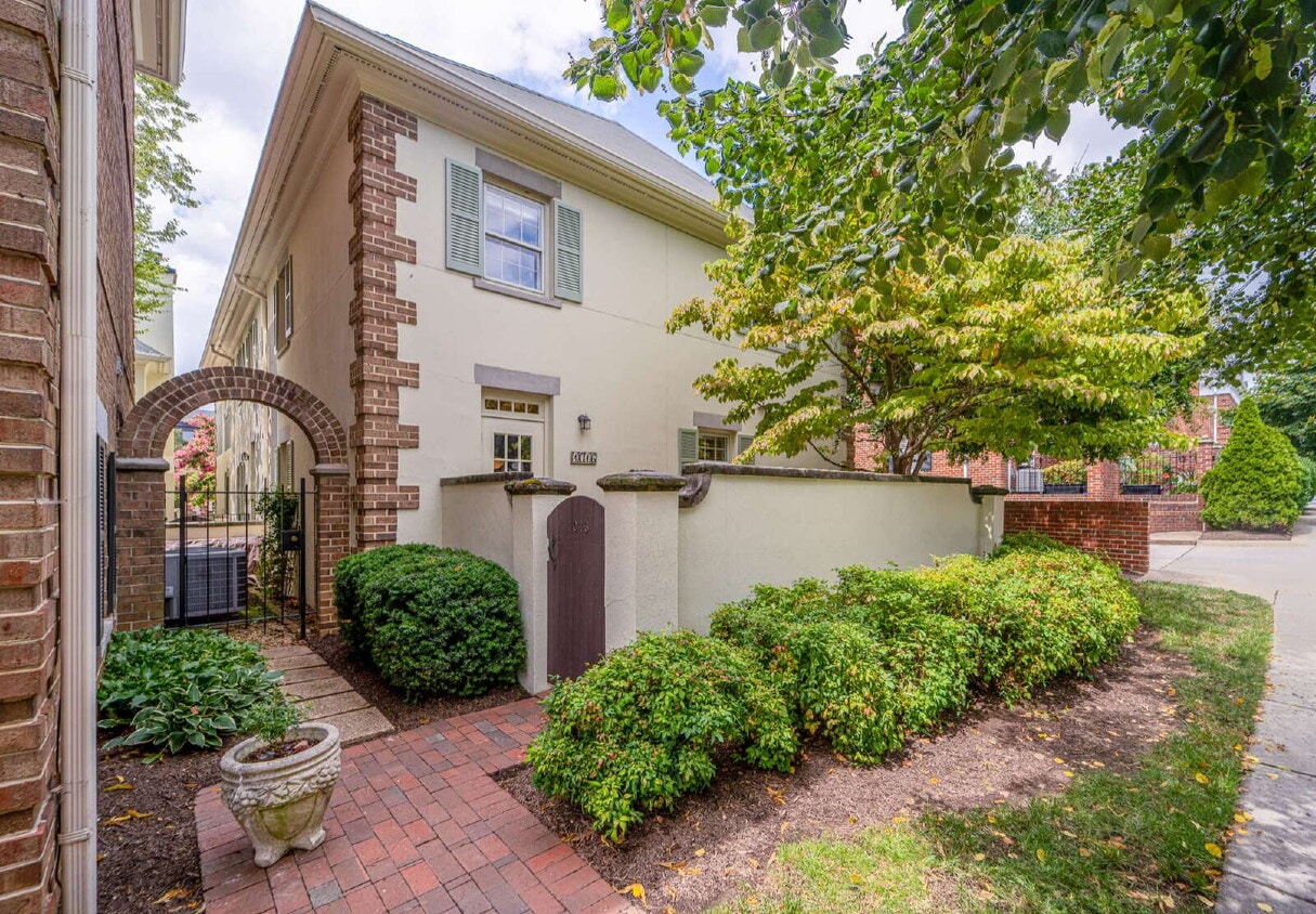 Charming End Townhouse in Prime North Old Town Location - Charming End Townhouse in Prime North Old Town Location