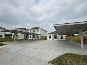 Building Photo - 5 Canelo N Dr