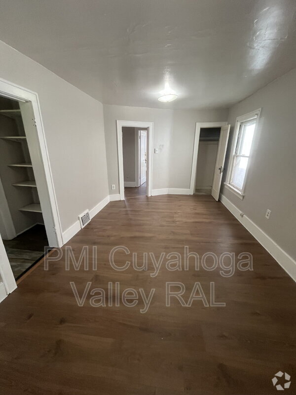 Building Photo - 523 Gage St