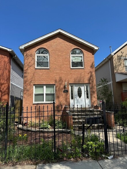 Building Photo - 1031 N Keeler Ave