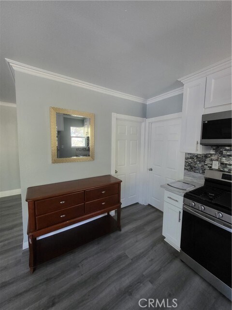 Building Photo - 1597 Crest Way