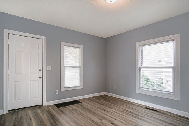 Foto del edificio - Coming Soon - Large 4 Bedroom in Mishawaka!