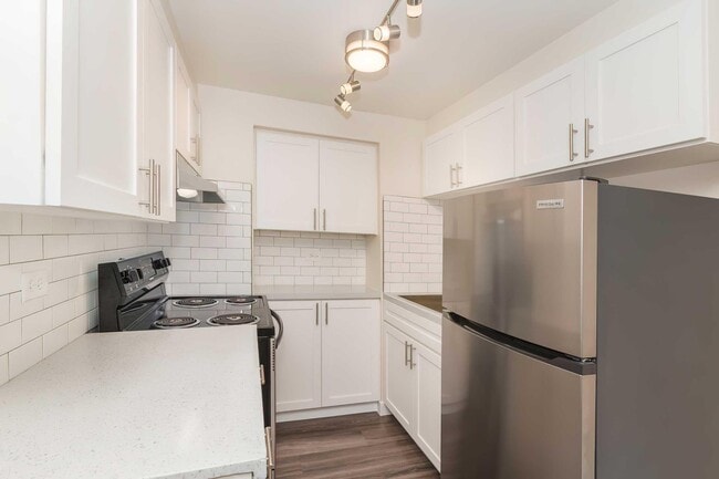 Building Photo - Avon North Apartments