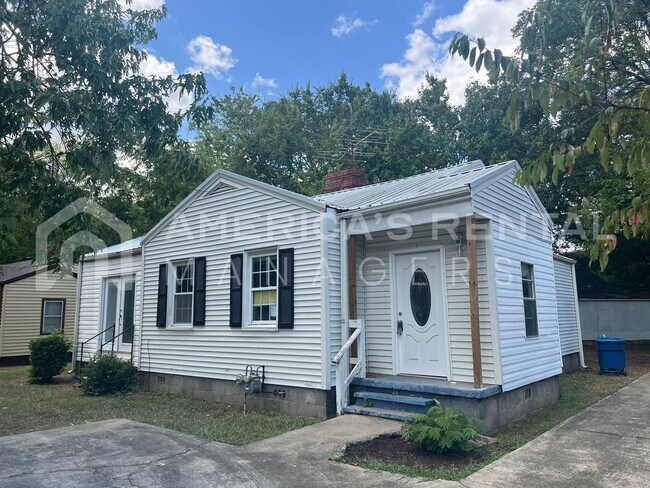 Building Photo - 1318 Woodward Rd