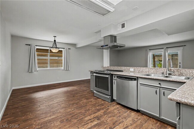 Foto del edificio - 6908 Kinkenon Dr