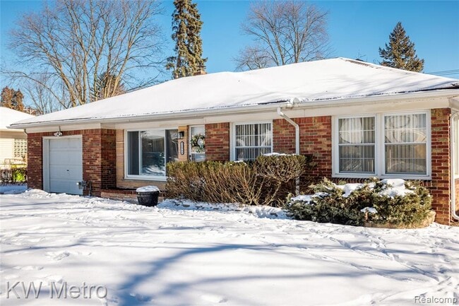 Building Photo - 32348 Linderman Ave