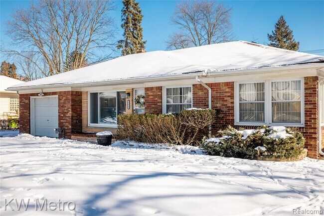 Foto del edificio - 32348 Linderman Ave