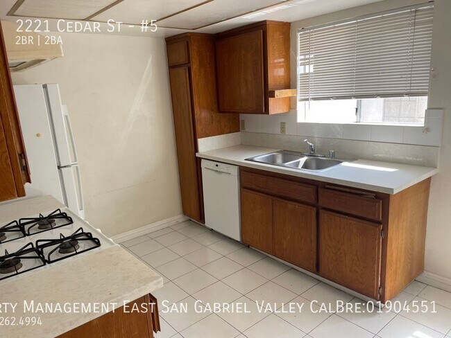 Foto del edificio - 2221 Cedar St