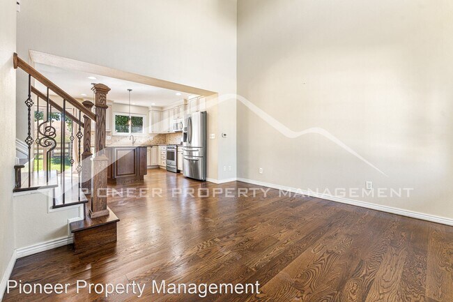 Building Photo - 4 br, 2.5 bath House - 1471 Vinca Place