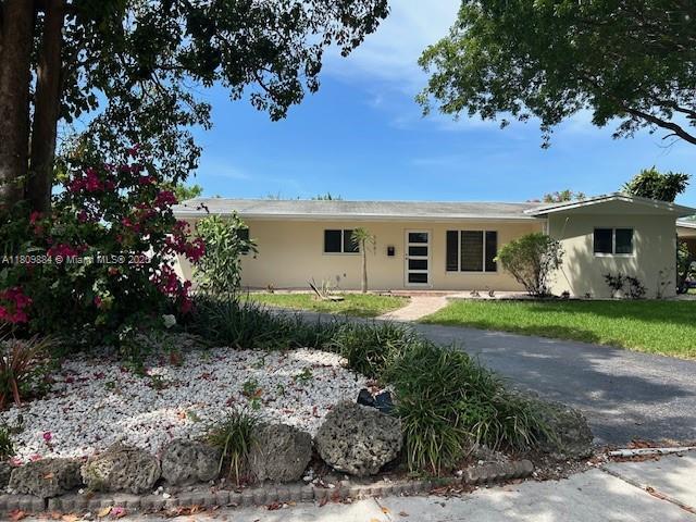 Foto del edificio - 5881 SW 15th St