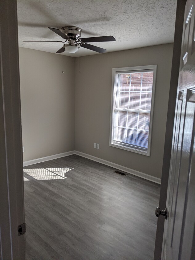 Building Photo - Central Drive Apartments
