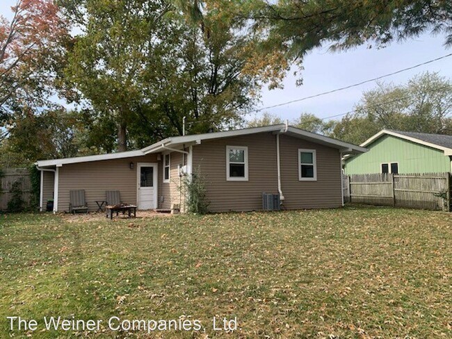 Building Photo - 3 br, 1 bath House - 1212 Eastern Dr.