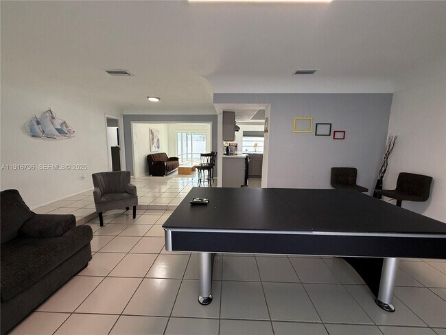 Foto del edificio - 8636 Beekman Dr