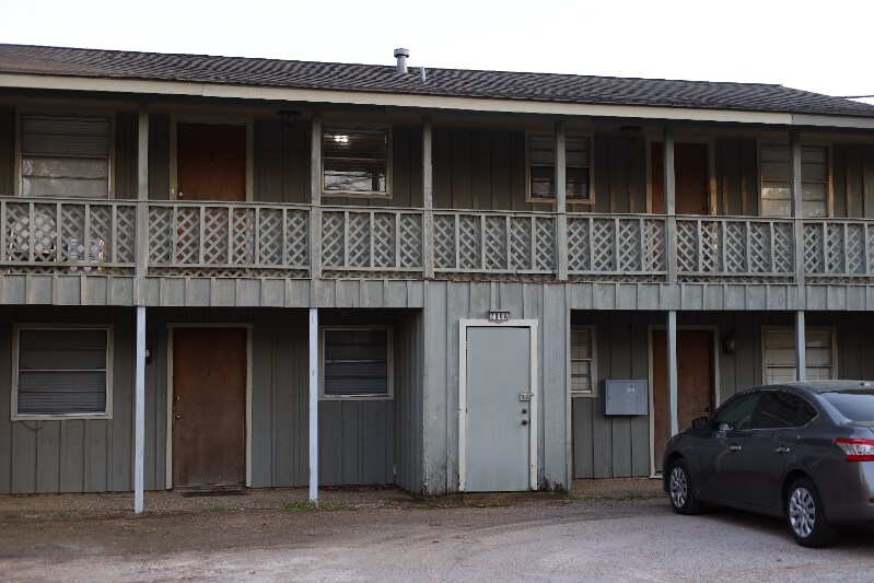 Primary Photo - 200 Bailey Ave
